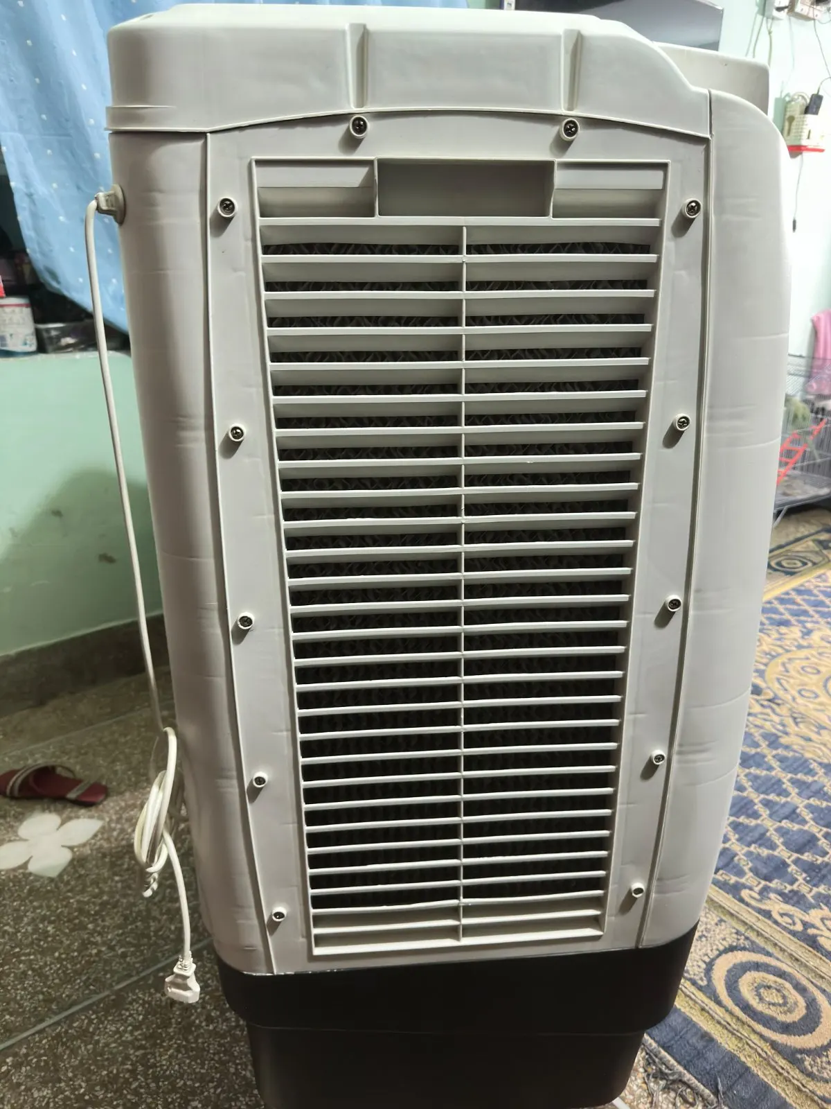 Air cooler indoor with ice bottles